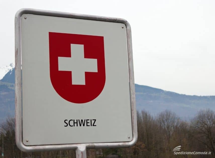 Dogana svizzera al confine tra Svizzera e Italia